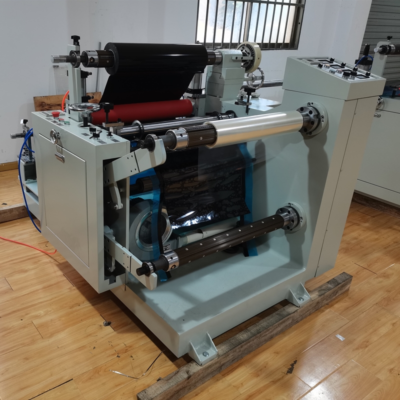 Machine de refendage de ruban en plastique Machine de rembobinage de ruban Machine de découpe de rouleau de PVC
